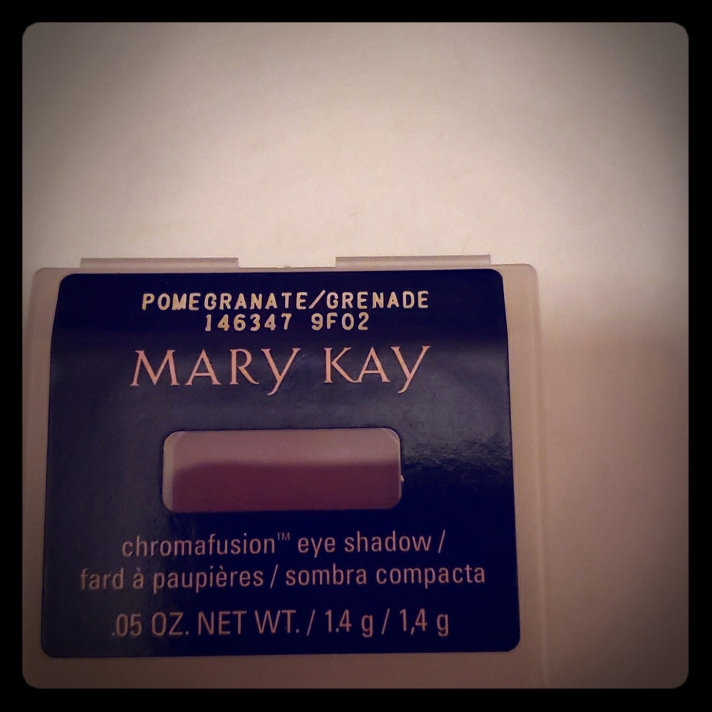 Limited edition color: pomegranate